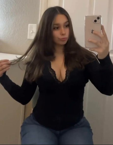 Kiarazaleskiii OnlyFans Leak