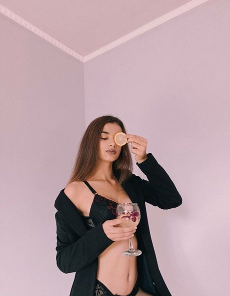 enchanting EVA Nacktbilder von OnlyFans geleakt