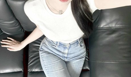 akikxxo OnlyFans-Leaks