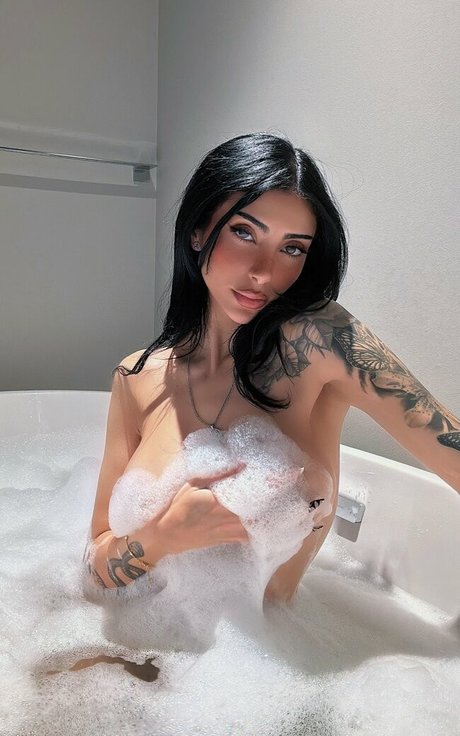 Rose Zara Nacktpornos auf OnlyFans