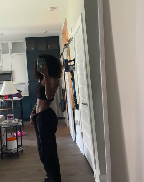 DivyaAdu OnlyFans Lesbisch