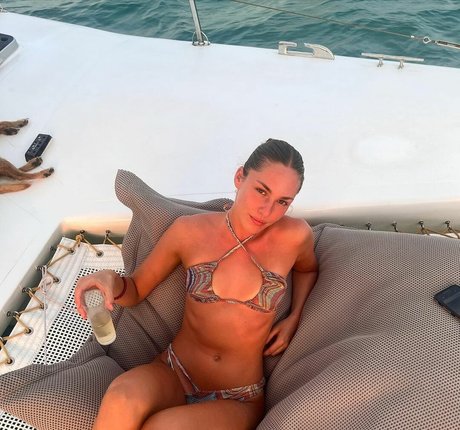 Eloise Webb Nacktpornos auf OnlyFans