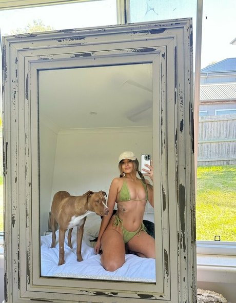 Love Island Millie OnlyFans Modelfoto