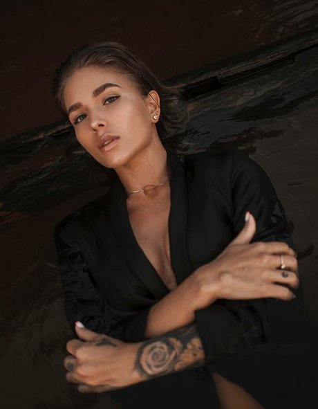 Julia Wind Strip OnlyFans