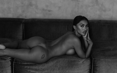 Carla PieceArt Oben ohne OnlyFans