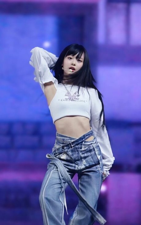 Hanni Pham OnlyFans schlank