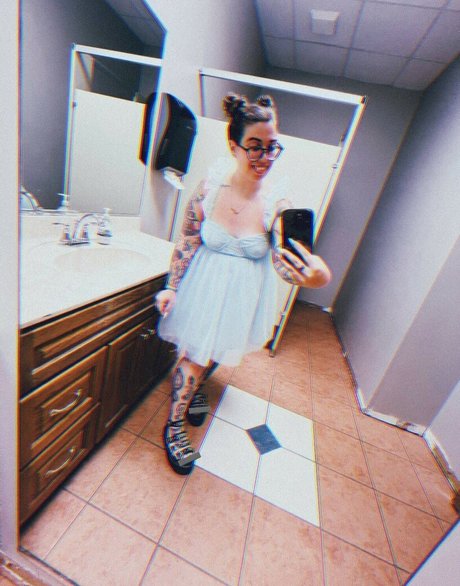 Stepstool Sarah Neue geleakte OnlyFans-Inhalte