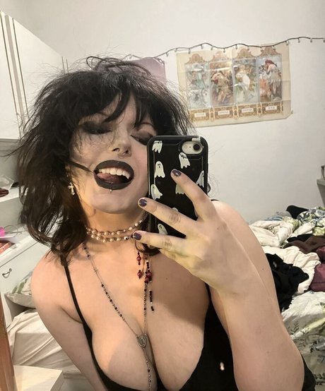 Asmr Creature OnlyFans gratis