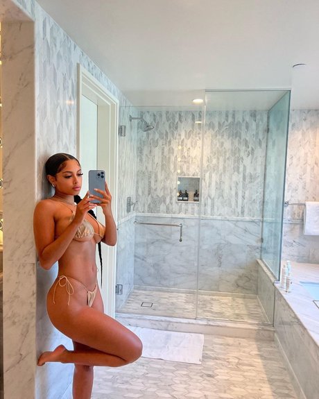 Jonica Keating Nackt