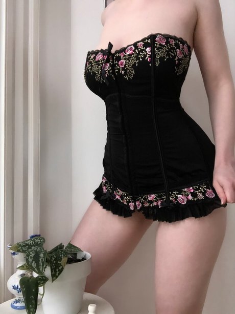 Elita Harkov Nacktbilder geleakt OnlyFans Nacktporno