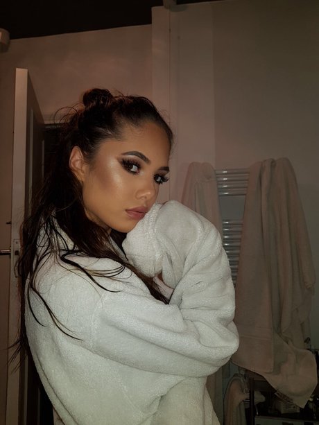 Saoirse Alicia Behzadi_ OnlyFans-Pornos