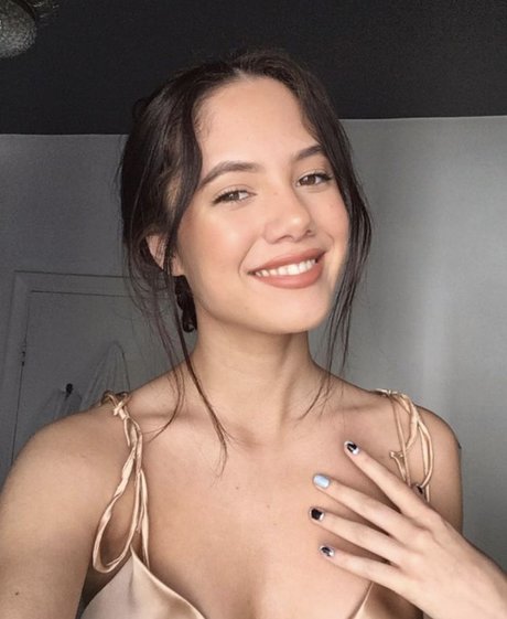 Saoirse Alicia Behzadi_ Kostenlose OnlyFans-Inhalte