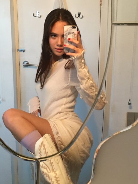 Saoirse Alicia Behzadi_ Nackt auf OnlyFans