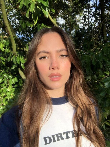 Saoirse Alicia Behzadi_ OnlyFans Nackt Content