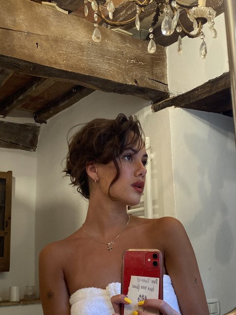 Saoirse Alicia Behzadi_ OnlyFans Nacktbilder