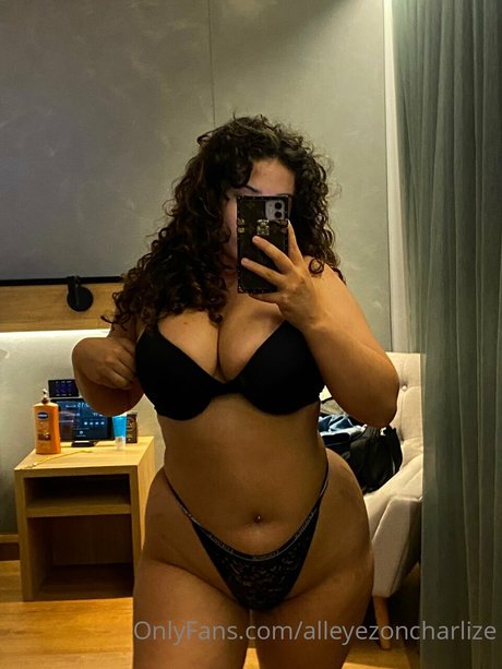 Charlize Tornatola Nackt auf OnlyFans