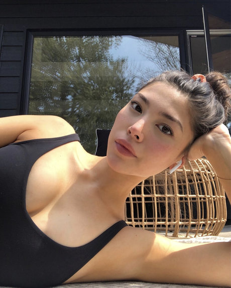 Emilymisi OnlyFans schlank