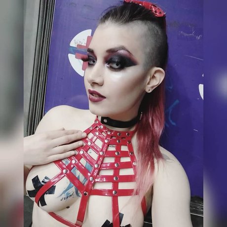 Niniah Wolfy Strip OnlyFans