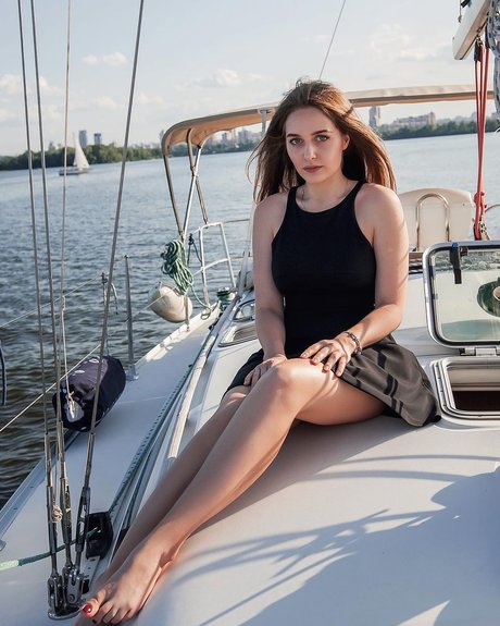 Ave Maria_ OnlyFans-Komplettinhalte