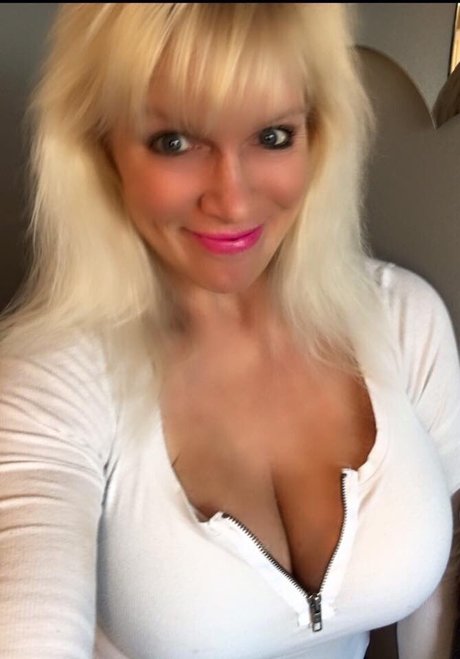 Sandie Lee_ OnlyFans Bilder geleakt