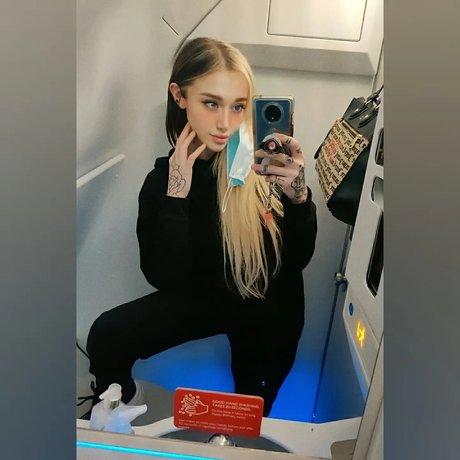 Toranine_ OnlyFans Brüste Bild