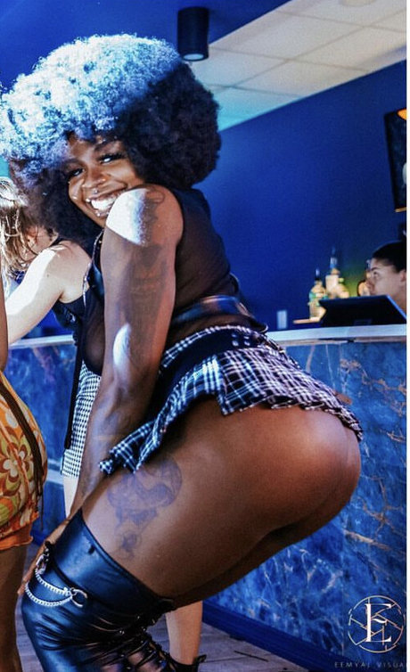 Gem Sapphir OnlyFans Striptease