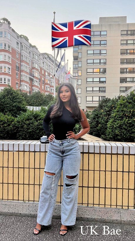 Steph Esther OnlyFans Striptease