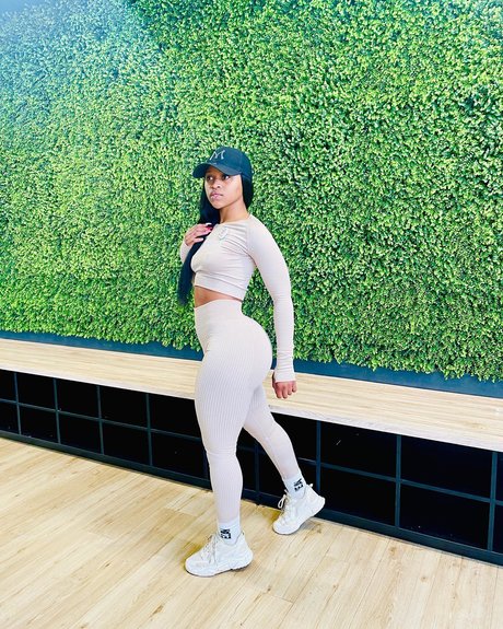 Sharon Gambu Leaks von OnlyFans