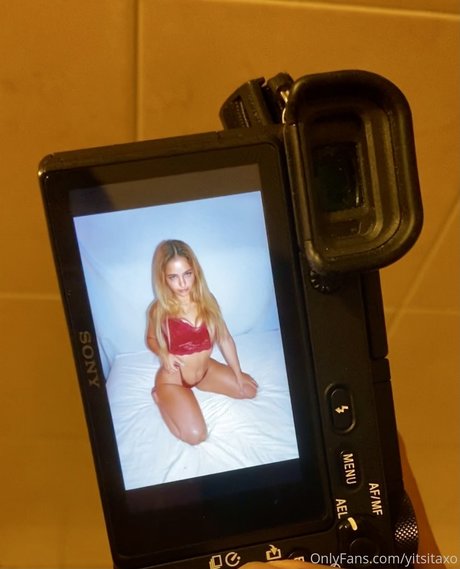 Yitsitaxo OnlyFans-Seite