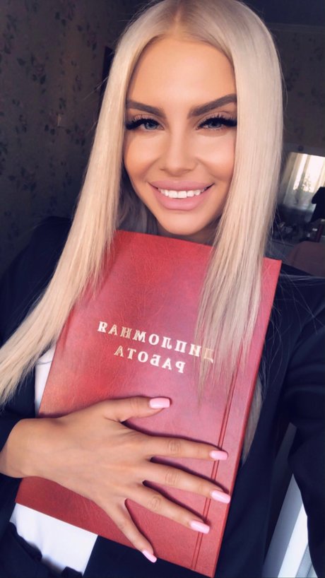 Iva Kivock OnlyFans Striptease