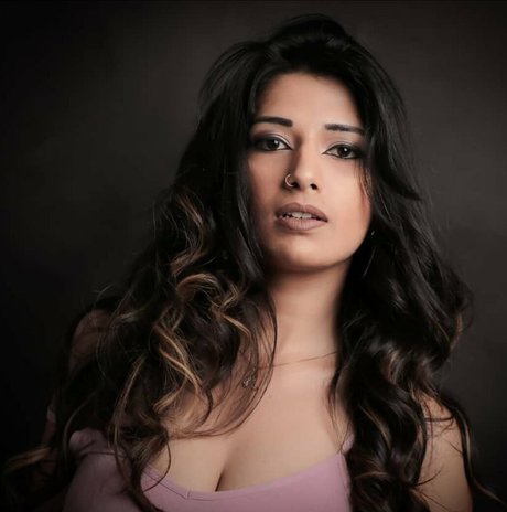 Rasha Kirmani NurlyFans-Brüste