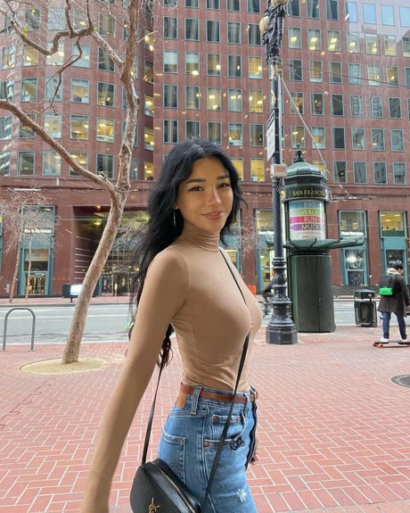 Joleen Diaz OnlyFans Striptease