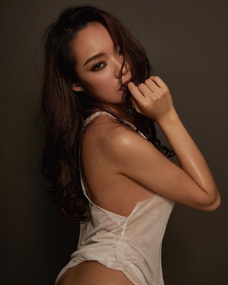 Queenie Lam Bilder OnlyFans