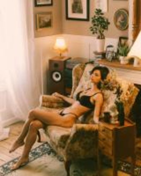 Roxane Eylaud_ Oben ohne OnlyFans