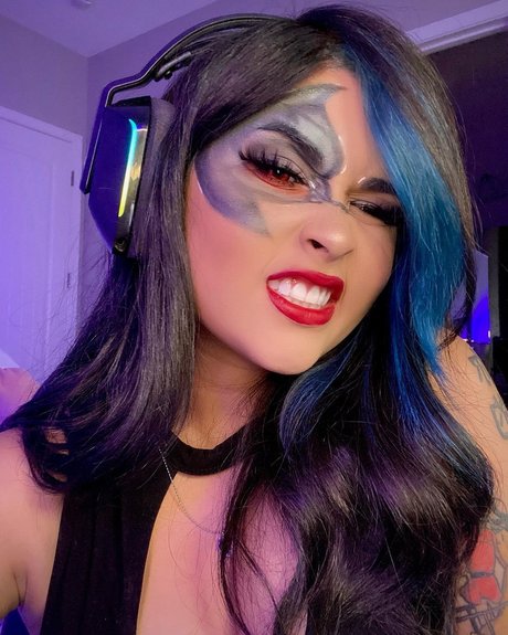 blonde junge onlyfans kostenlos nackt Hinter-den-Kulissen