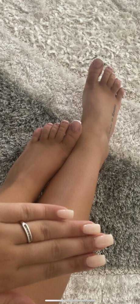 Fiona Duraku_ OnlyFans Model Fotos