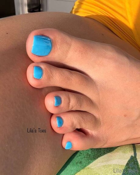 Lilas Toes OnlyFans Strip