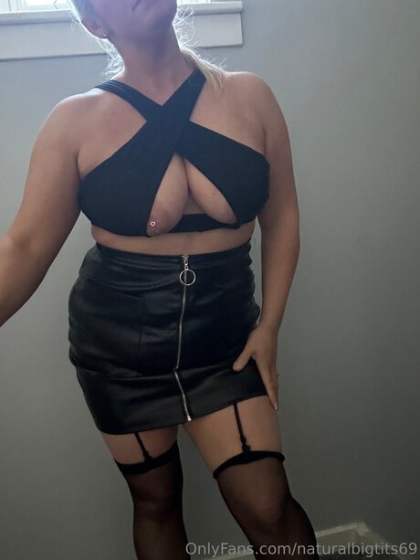 Naturalbigtits69 OnlyFans Fotos