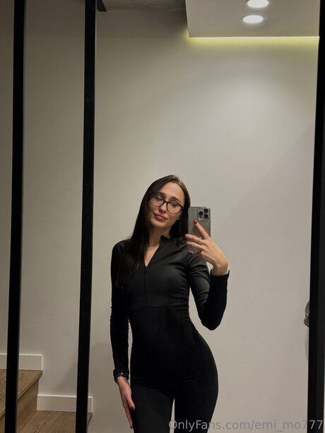 Emi Mo777 OnlyFans Bilder