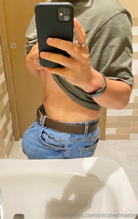 Siliconedmaster Sex auf OnlyFans