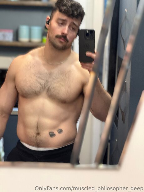 Muscled Philosopher Deep Model OnlyFans Foto