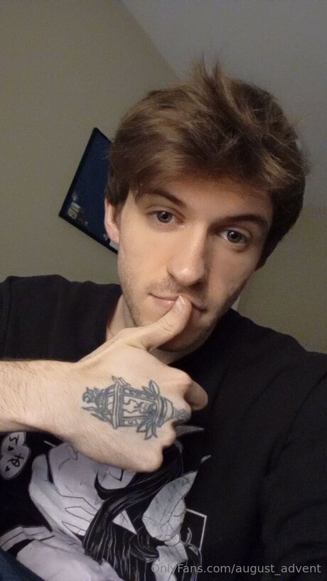 August Advent OnlyFans Bilder