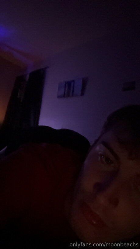 Moonbeachs Nacktbilder von OnlyFans