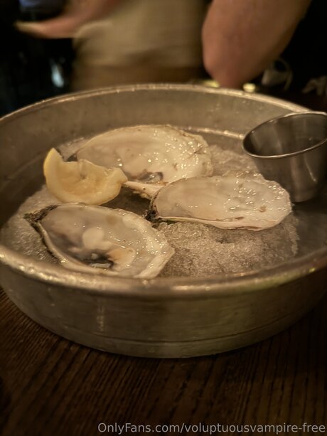 Voluptuousvampire Free Profilbild