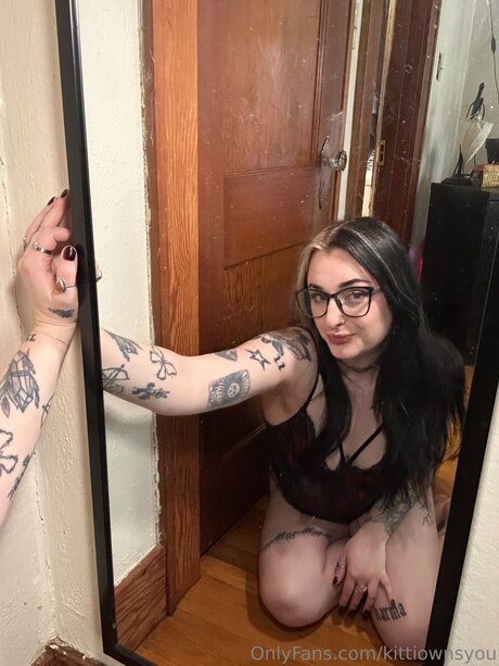 Kittiownsyou OnlyFans Lesbisch