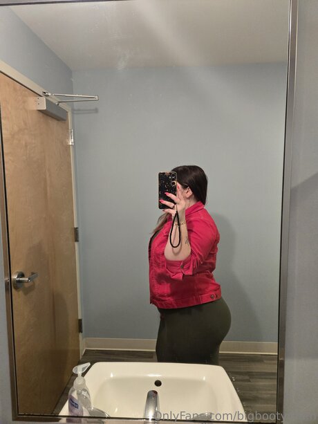 Bigbootymum OnlyFans Pornografie