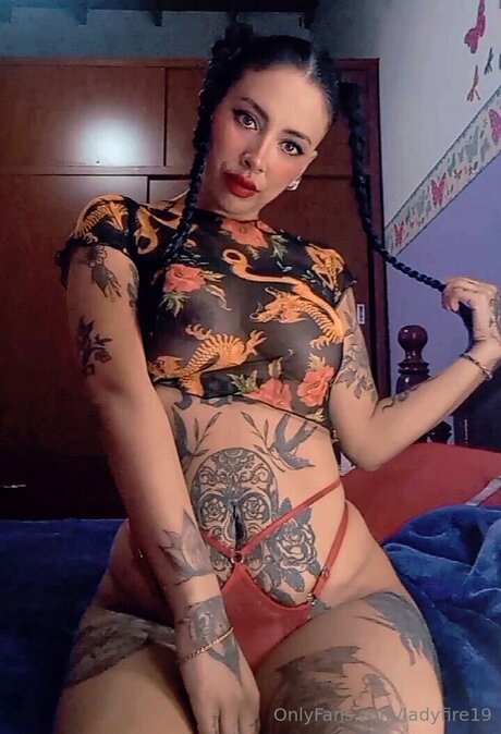 Miafoxvipp OnlyFans Strip