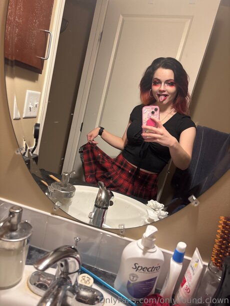 Only Found Clown OnlyFans Model Fotos