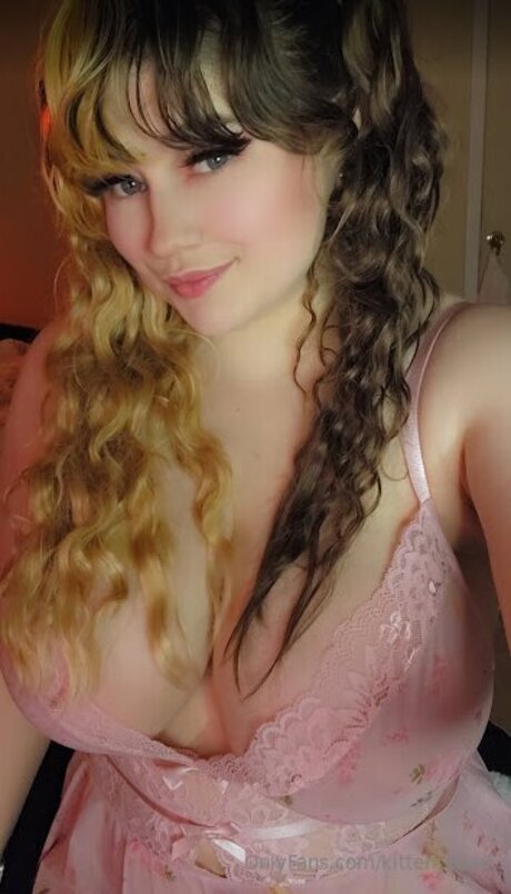 Kitten Bea0 NurlyFans-Pornos