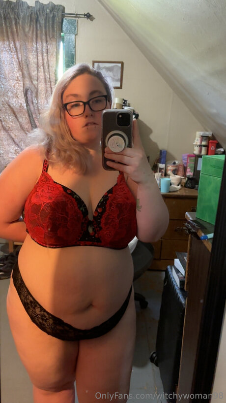 Witchywoman98 OnlyFans Leak